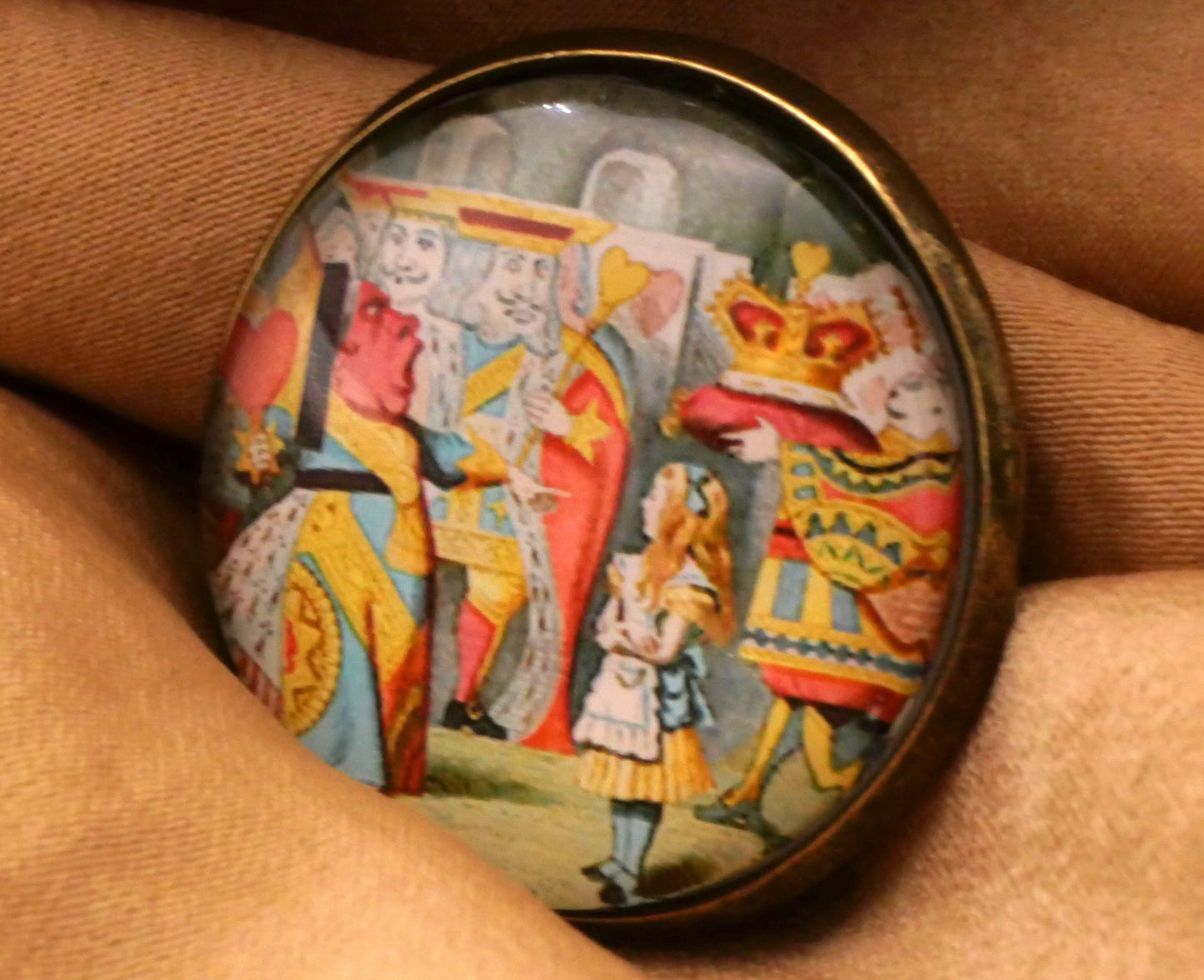 Queen of Hearts Alice In Wonderland Glass Dome Button 28mm