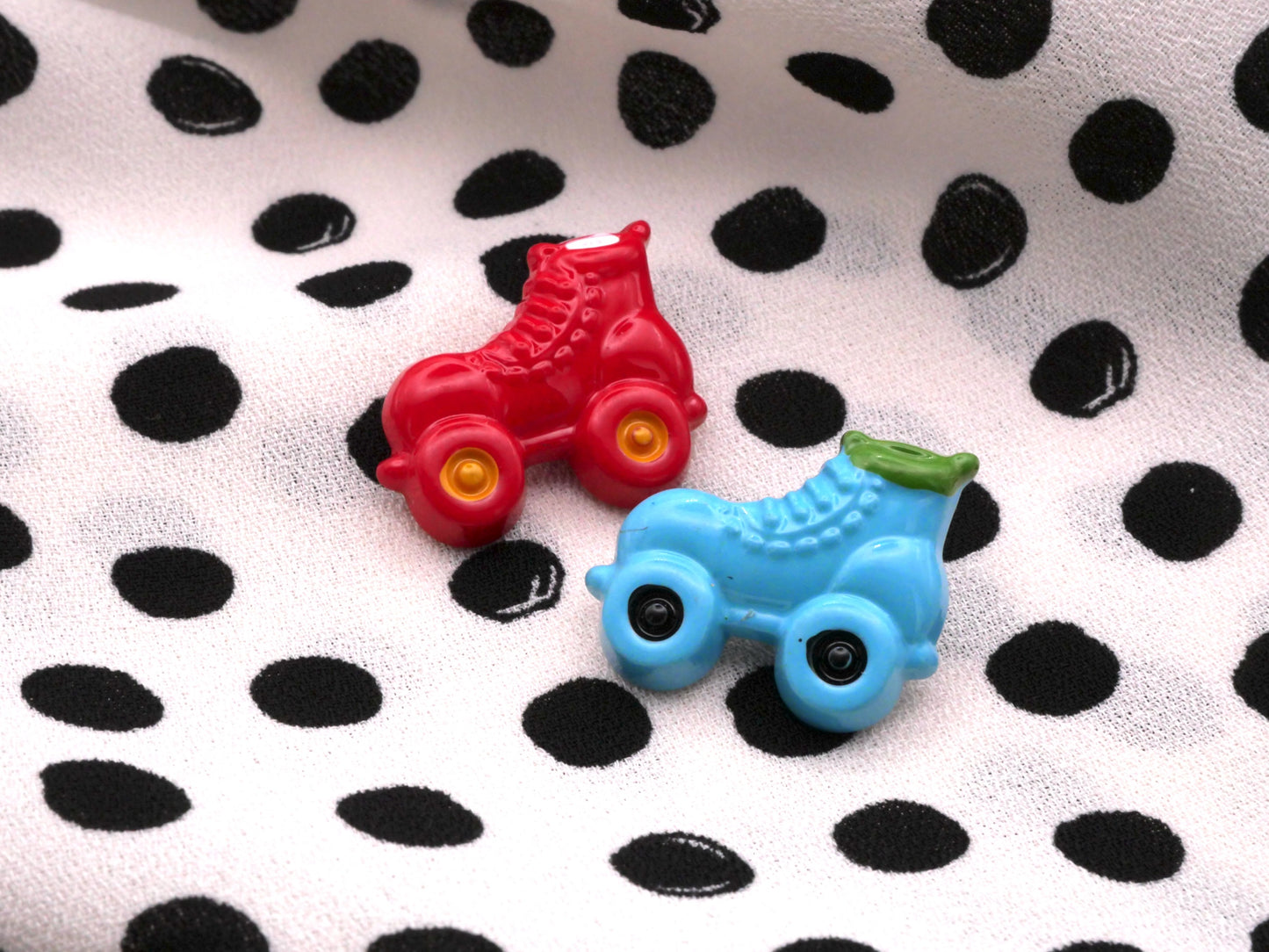 Roller Skate Realistic Plastic Button 15x18mm