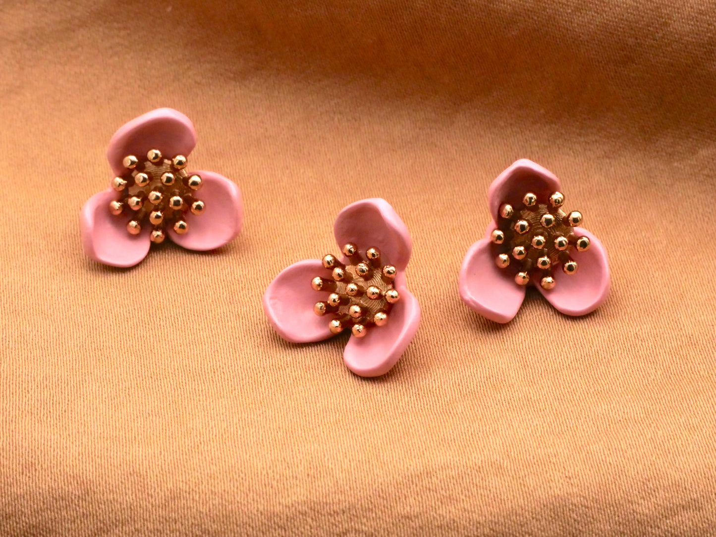 Trillium Flower Matte Pink Gold Metal Button 15mm