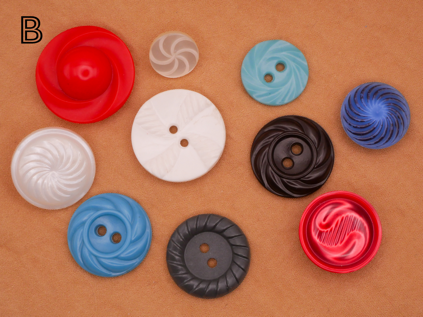 Housecoat Swirls Spirals Vintage Plastic Set of Ten Buttons Various 14-28mm