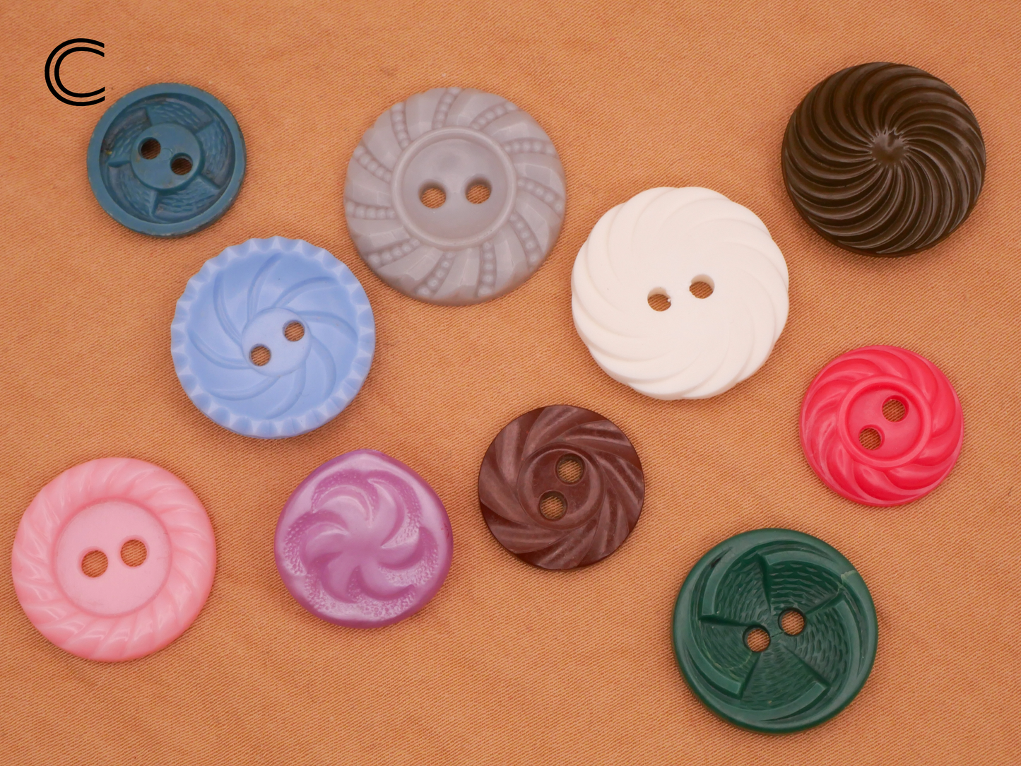 Housecoat Swirls Spirals Vintage Plastic Set of Ten Buttons Various 14-28mm