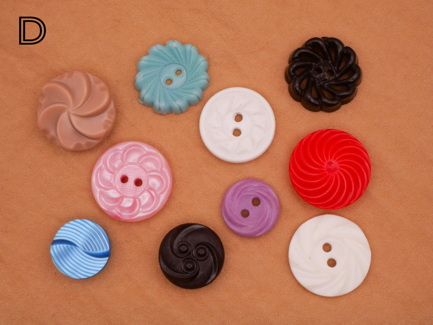 Housecoat Swirls Spirals Vintage Plastic Set of Ten Buttons Various 14-28mm