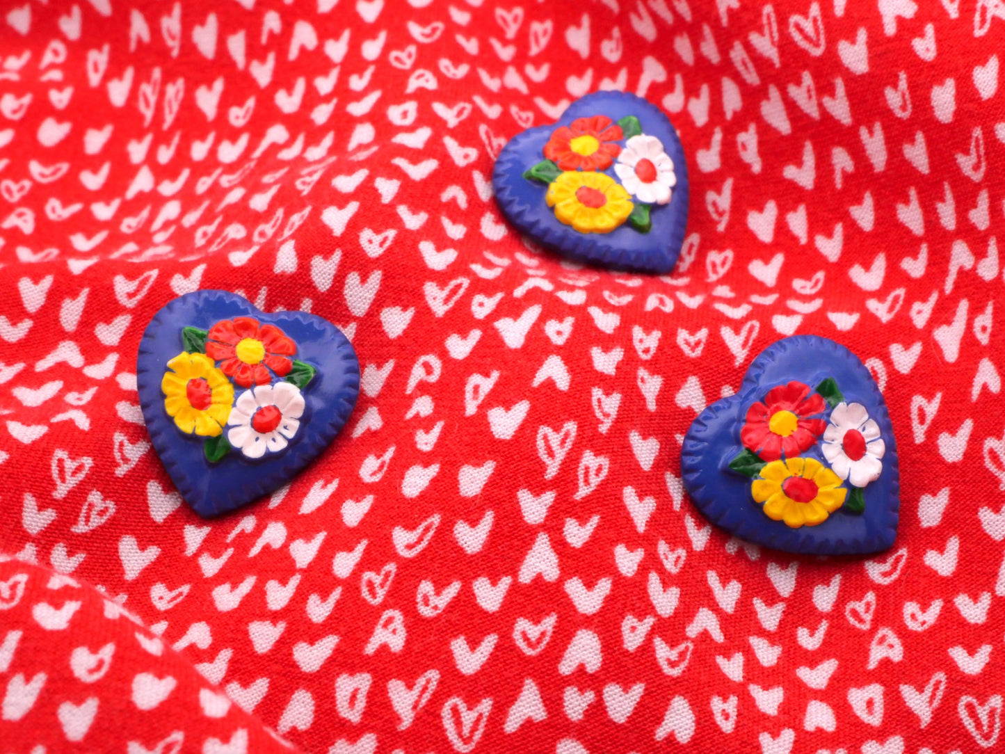 Trio of Flowers Blue Heart Plastic 18mm