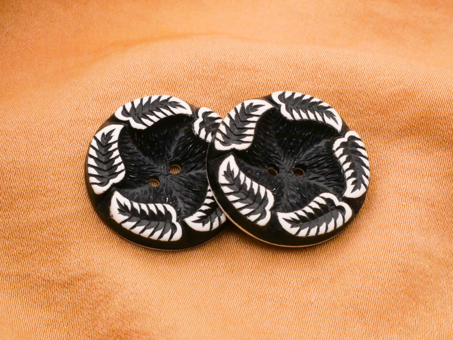 Buffed Celluloid Leaves Wreath Black Early Plastic Button 22mm