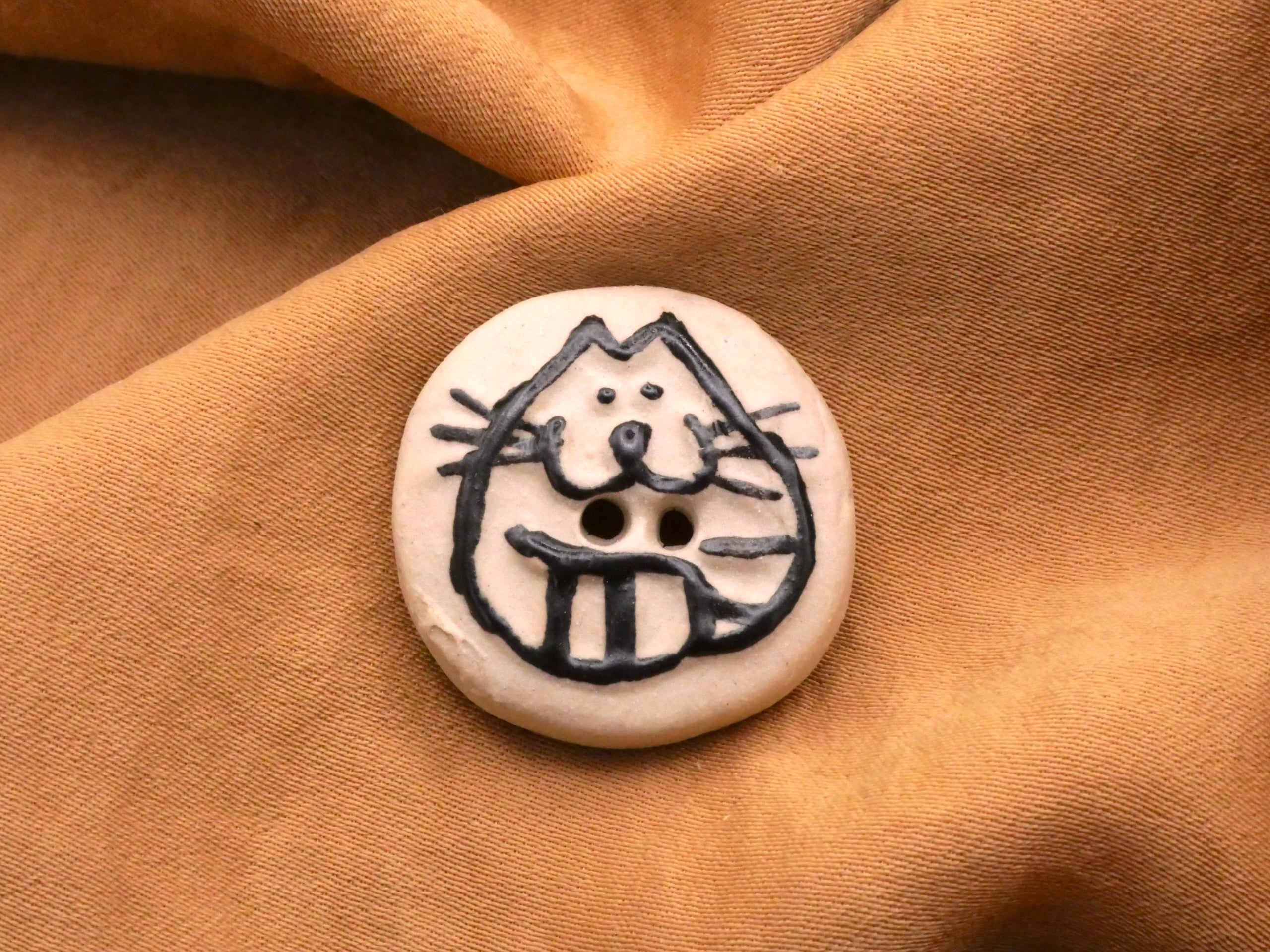 Kitten Button Cat Ceramic Handmade Hand-Painted Black Outlines Kitty Button 22mm ...