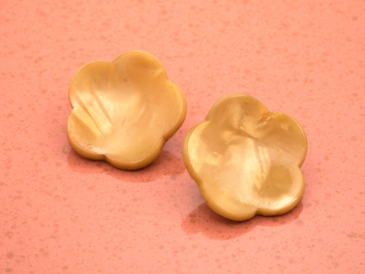 Champagne Celluloid Flower Button 26mm