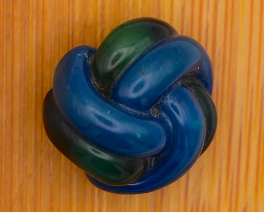 Extruded Celluloid Blue Green Triad Knots 18mm