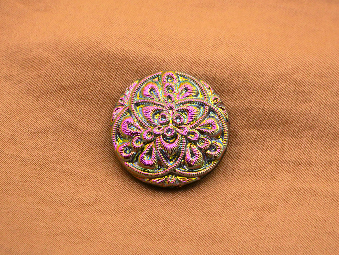 Celtic Knot Triad Czech Glass Iridescent Purple Green Pink 22mm