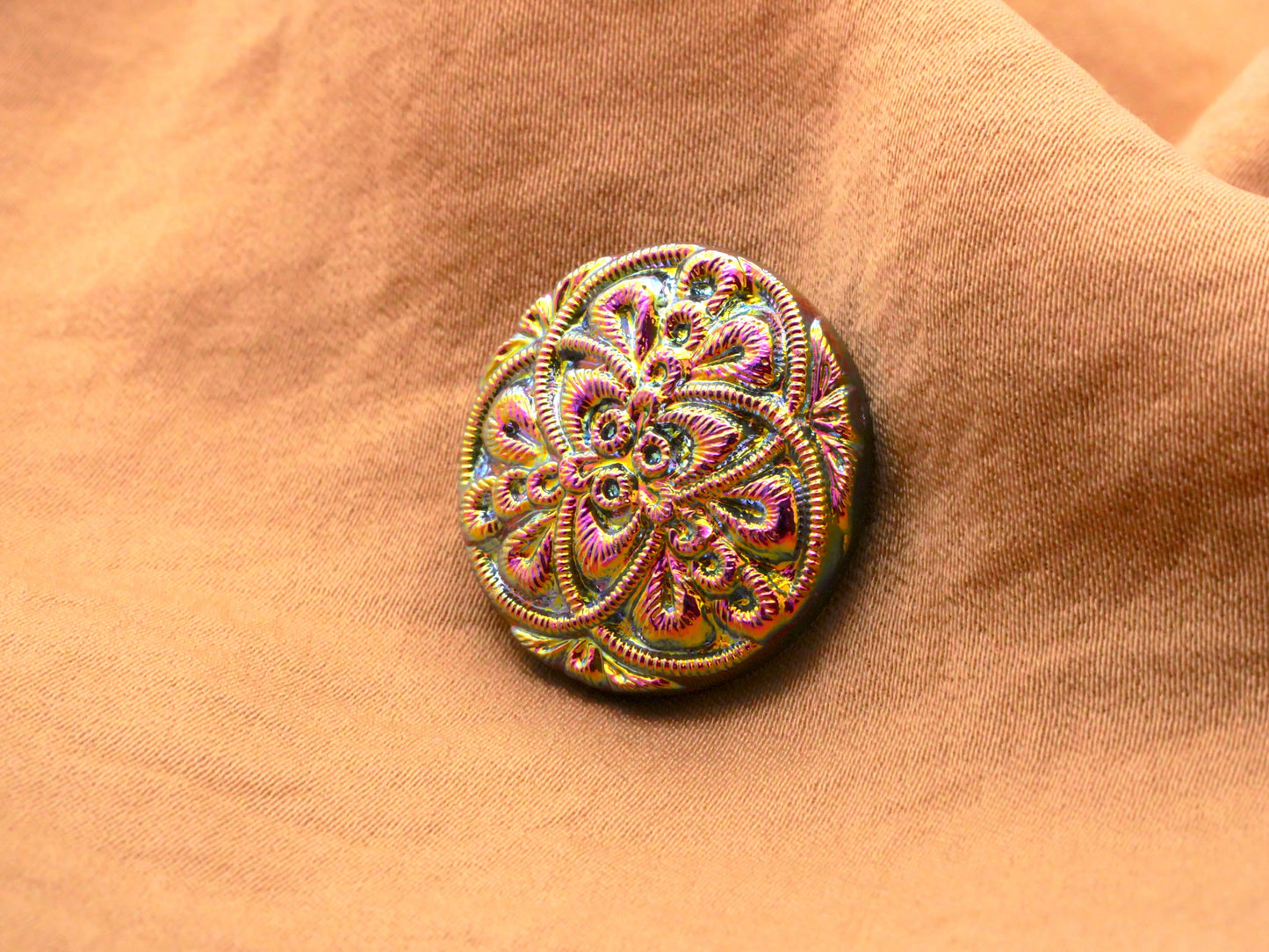 Celtic Knot Triad Czech Glass Iridescent Purple Green Pink 22mm