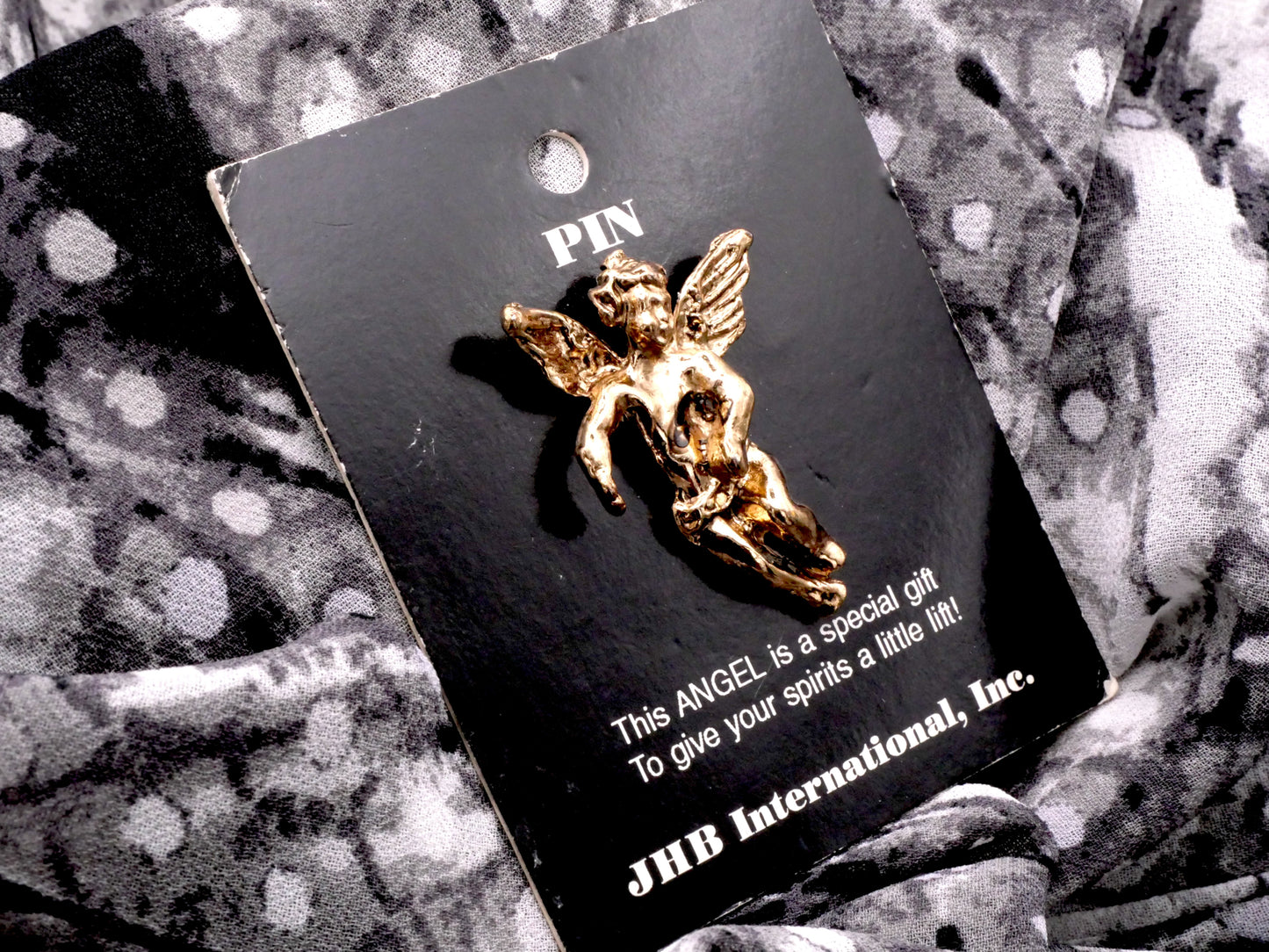 Cherub Angel Gabriel JHB Gold Metal Pin Carded 24x33mm