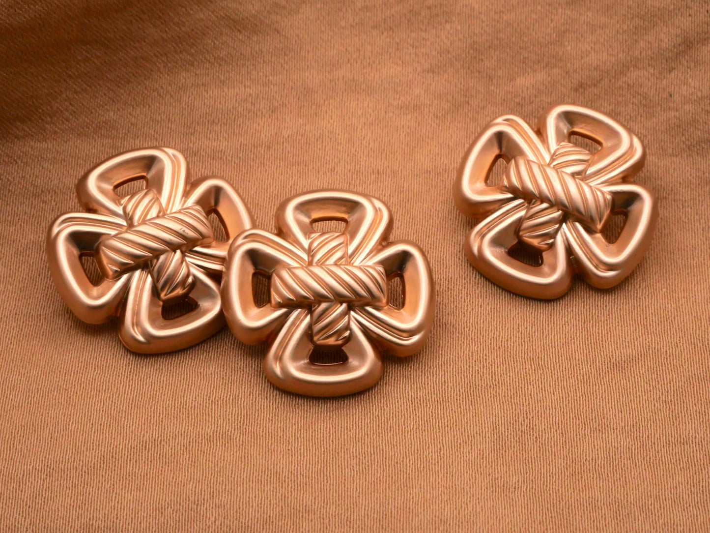 Clover Rope Soft Gold Openwork Shank Button 20mm