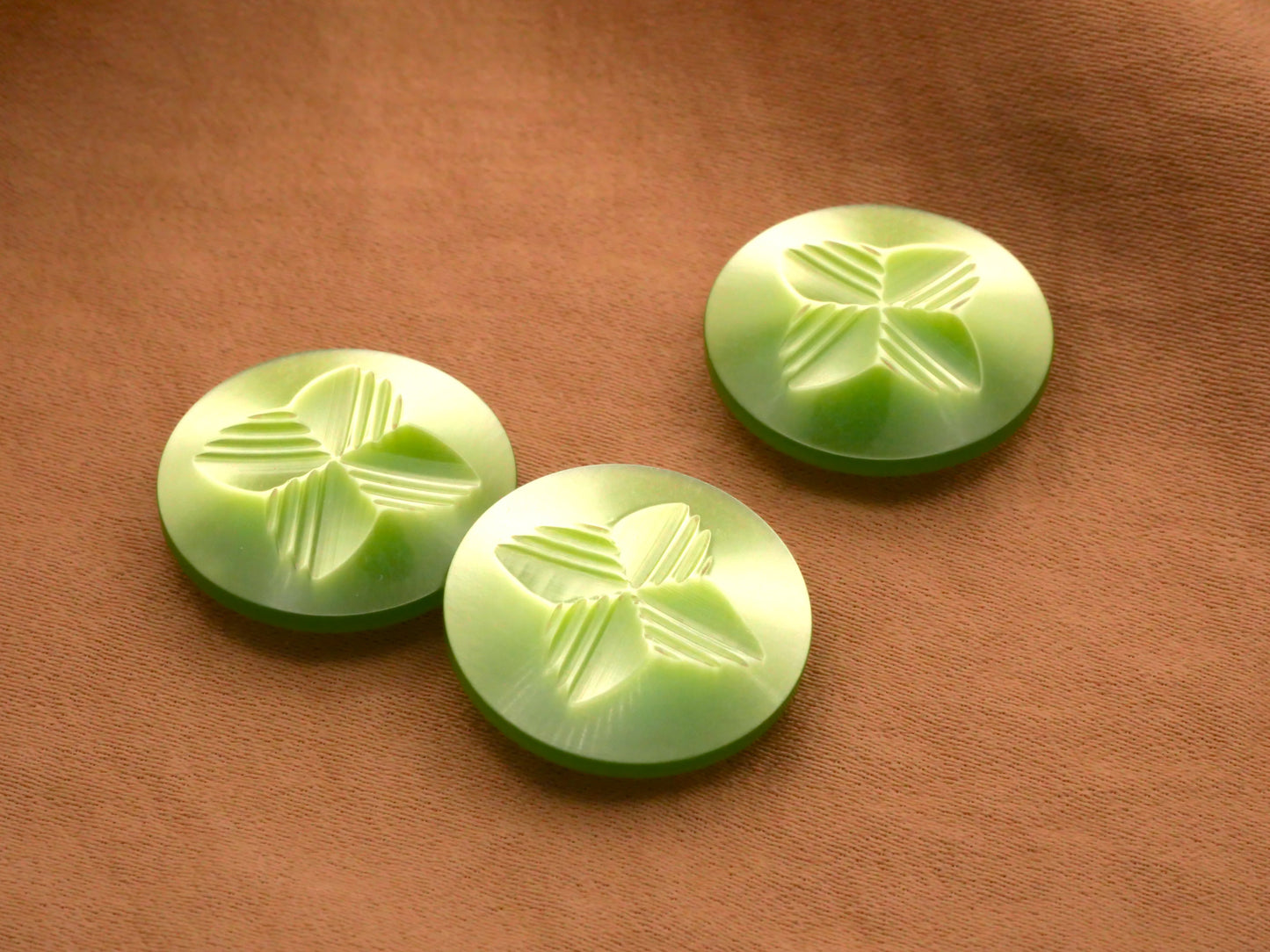 Clover Carved Look Iridescent Peridot Green Vintage Plastic 18mm