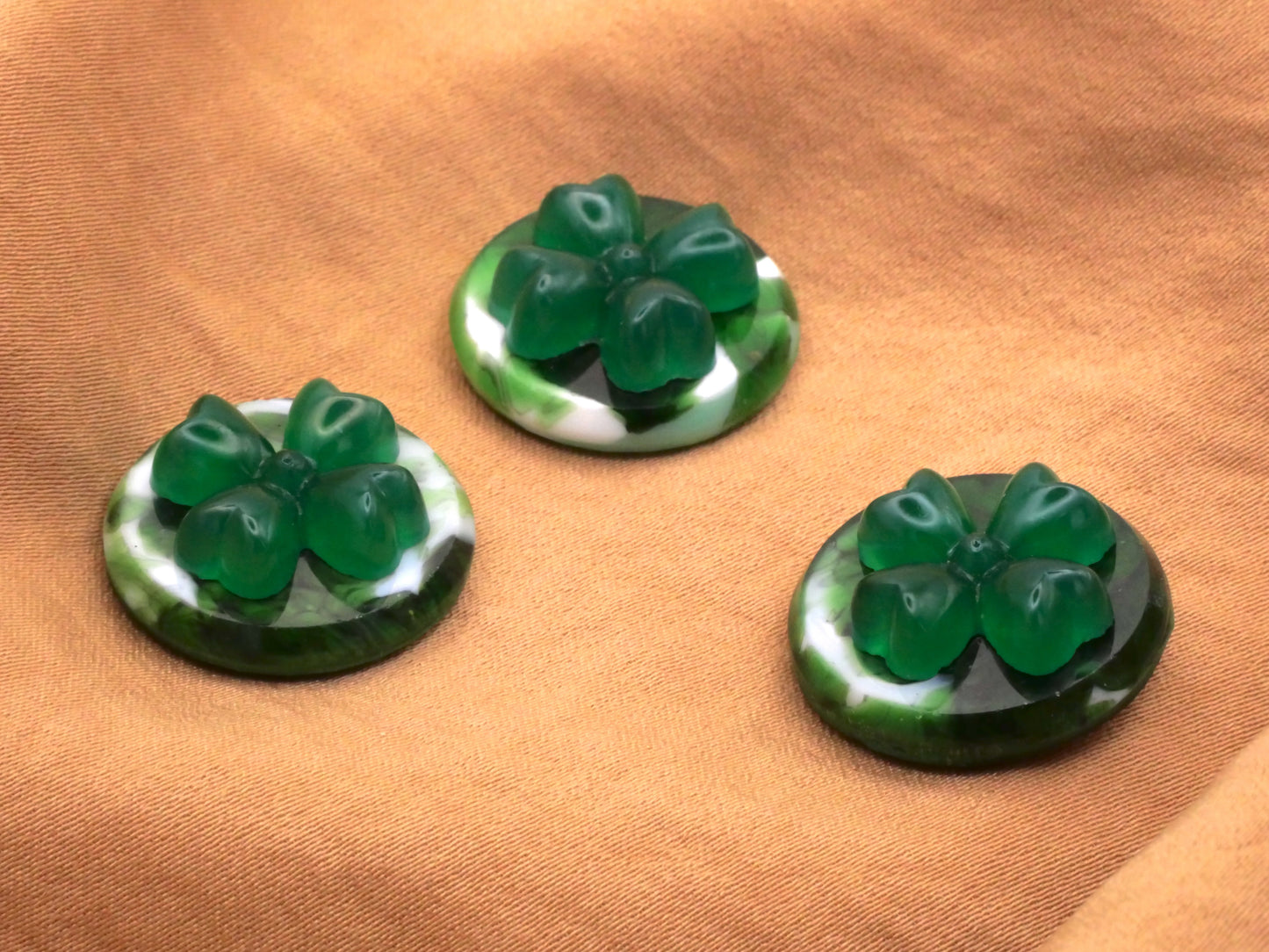 Clover Marbled Glass Red Green Various Button 20mm