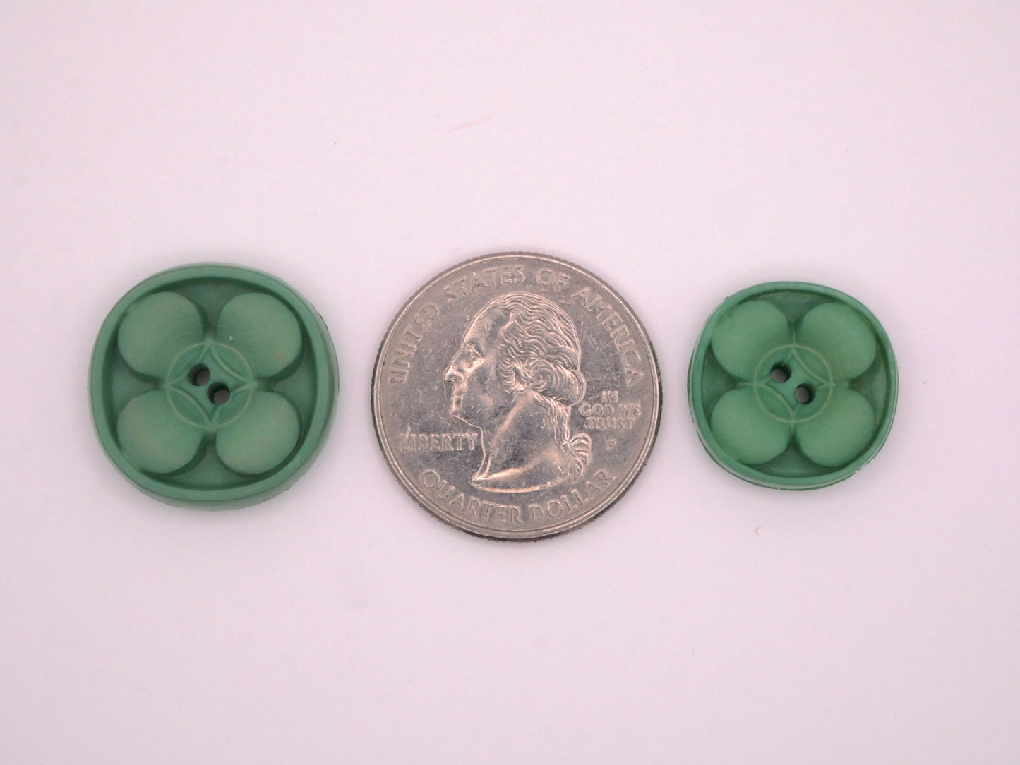 Clover Sea Green Plastic Sew-Thru Vintage BGE Buttons Various 18-21mm