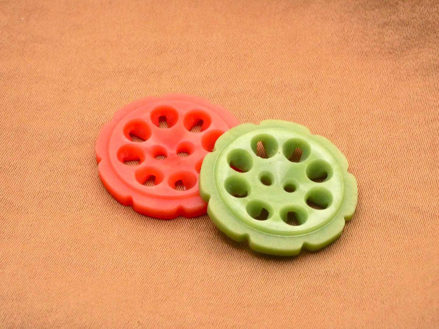 Circle Wreath Design Early Plastic French Coral Green Blue Button Various 22mm