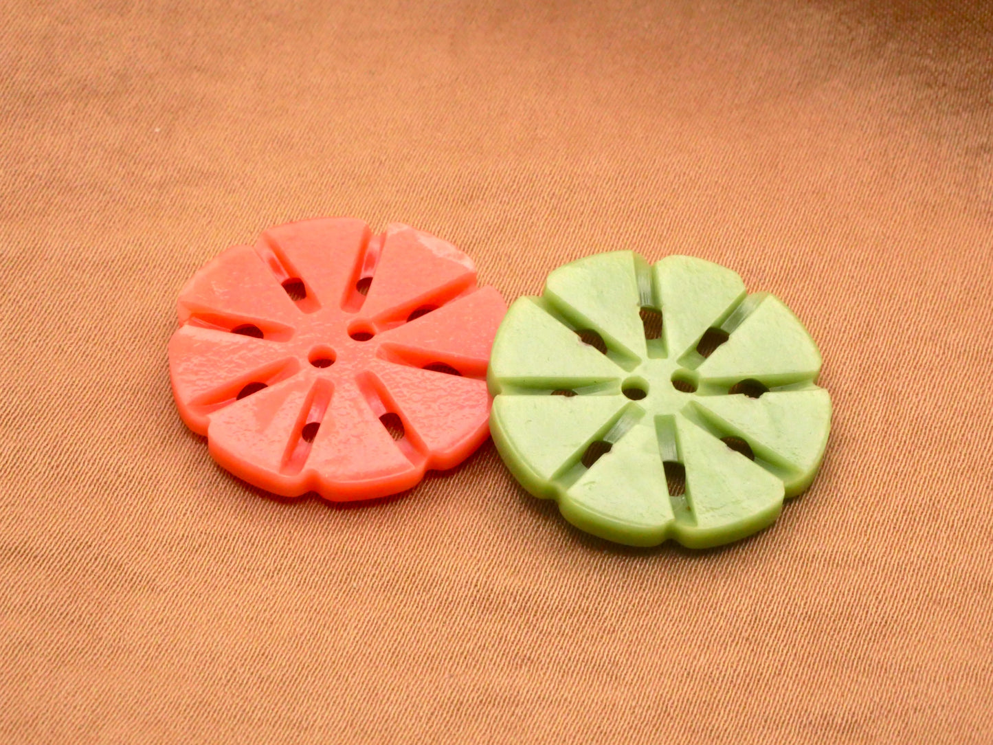 Circle Wreath Design Early Plastic French Coral Green Blue Button Various 22mm