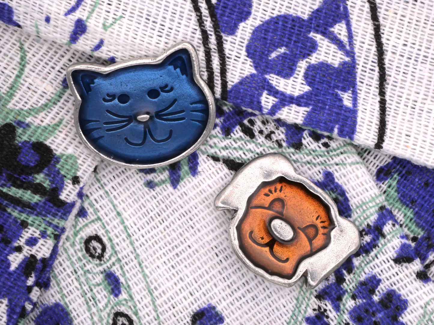 Danforth Pewter Resin Cat and Dog Buttons 19-24mm