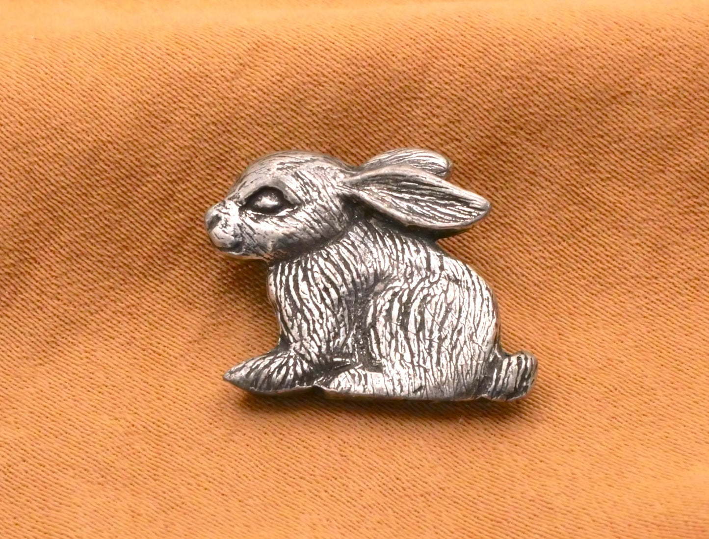 Danforth Pewter Bunny Rabbit Realistic Back Marked Metal Button 15x17mm