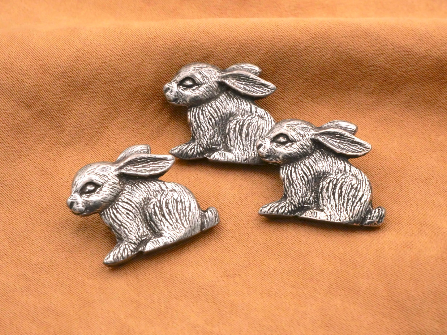 Danforth Pewter Bunny Rabbit Realistic Back Marked Metal Button 15x17mm