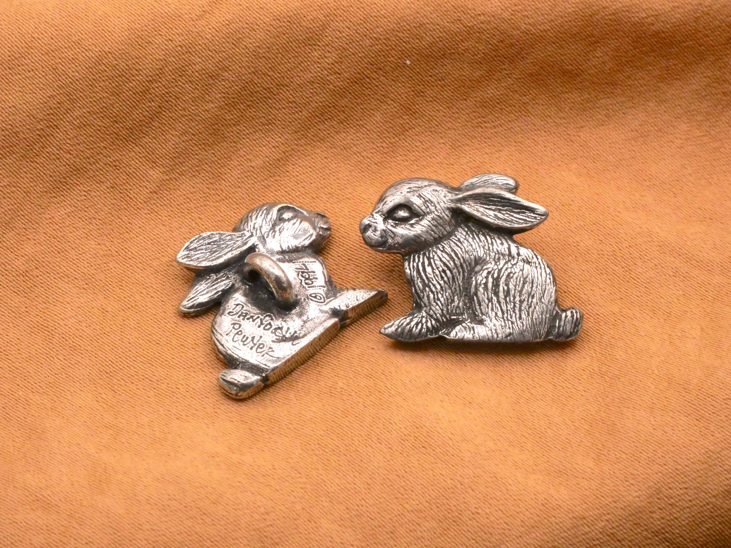 Danforth Pewter Bunny Rabbit Realistic Back Marked Metal Button 15x17mm