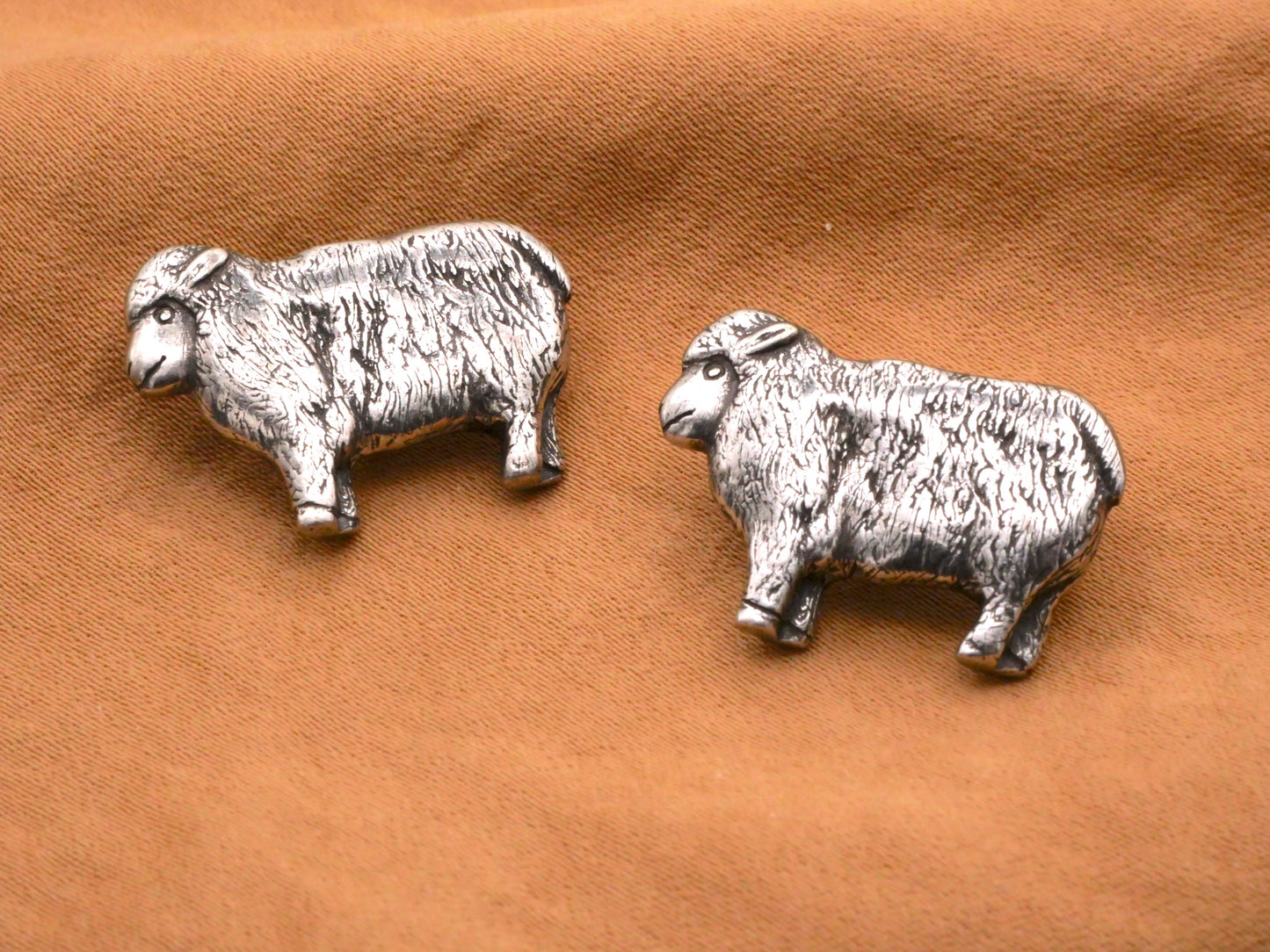 Danforth Pewter Sheep Lamb Realistic Back Marked Metal Button 14x22mm