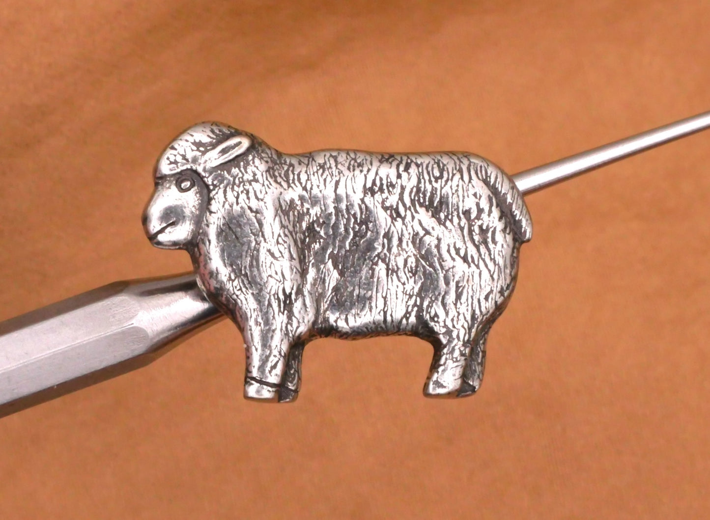 Danforth Pewter Sheep Lamb Realistic Back Marked Metal Button 14x22mm