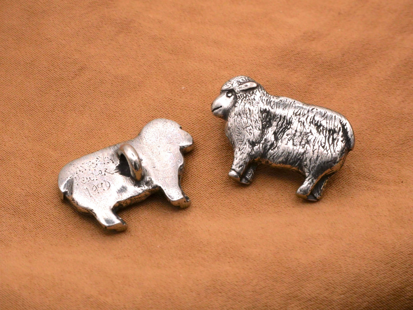 Danforth Pewter Sheep Lamb Realistic Back Marked Metal Button 14x22mm