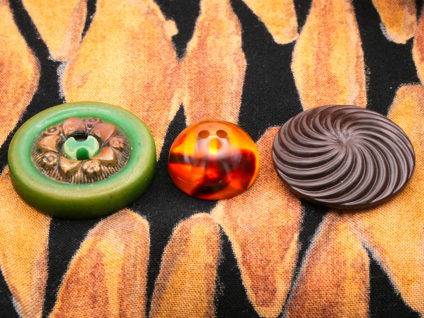 Early Plastic Set of Three Green Wreath Brown Swirl Tigers Eye Half Dome Buttons 18-28mm