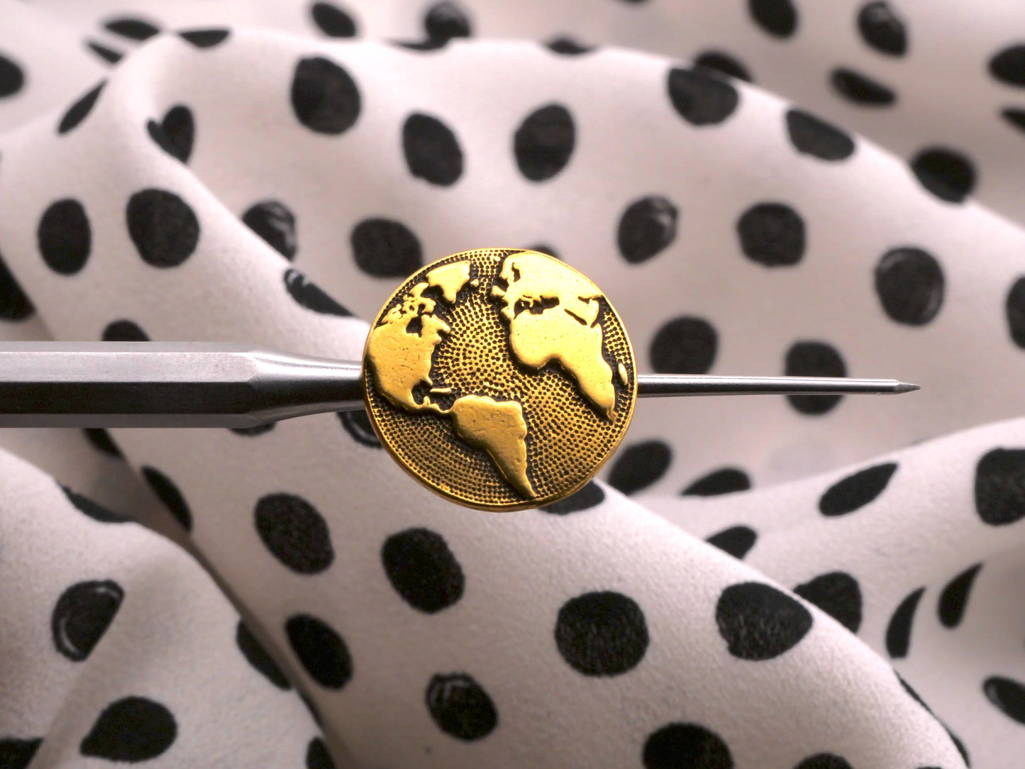 Earth Globe World Gold Metal Button 16mm