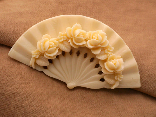 Roses Fan Ivory Resin Plastic Button 33x62mm