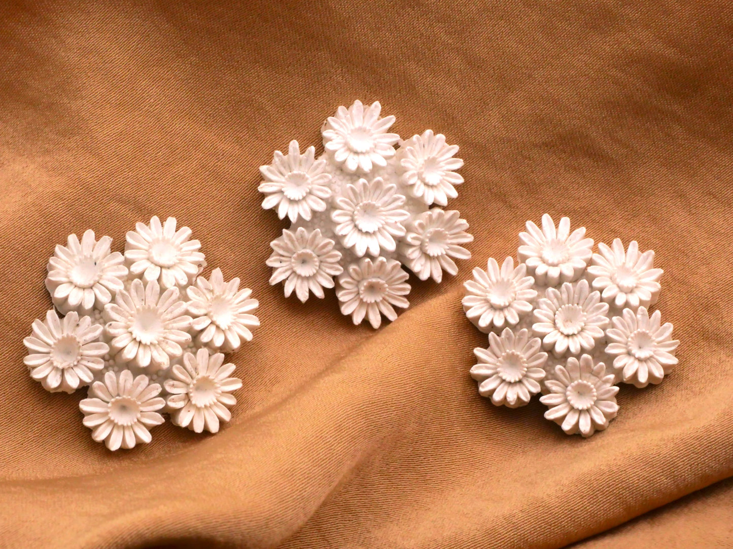 Flower Cluster Bouquet White Early Plastic Vintage Button 26mm