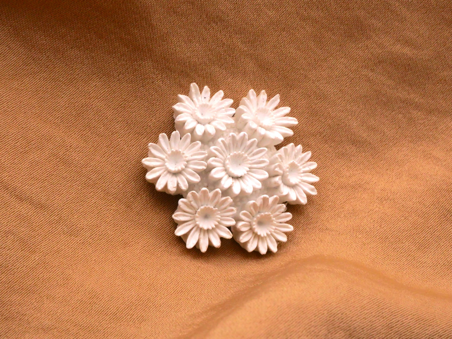 Flower Cluster Bouquet White Early Plastic Vintage Button 26mm