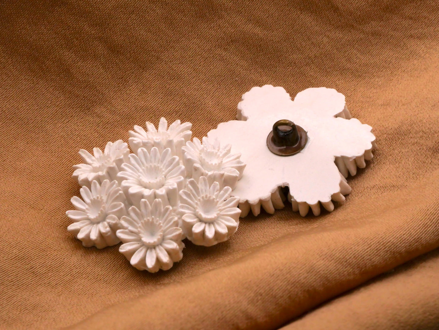 Flower Cluster Bouquet White Early Plastic Vintage Button 26mm