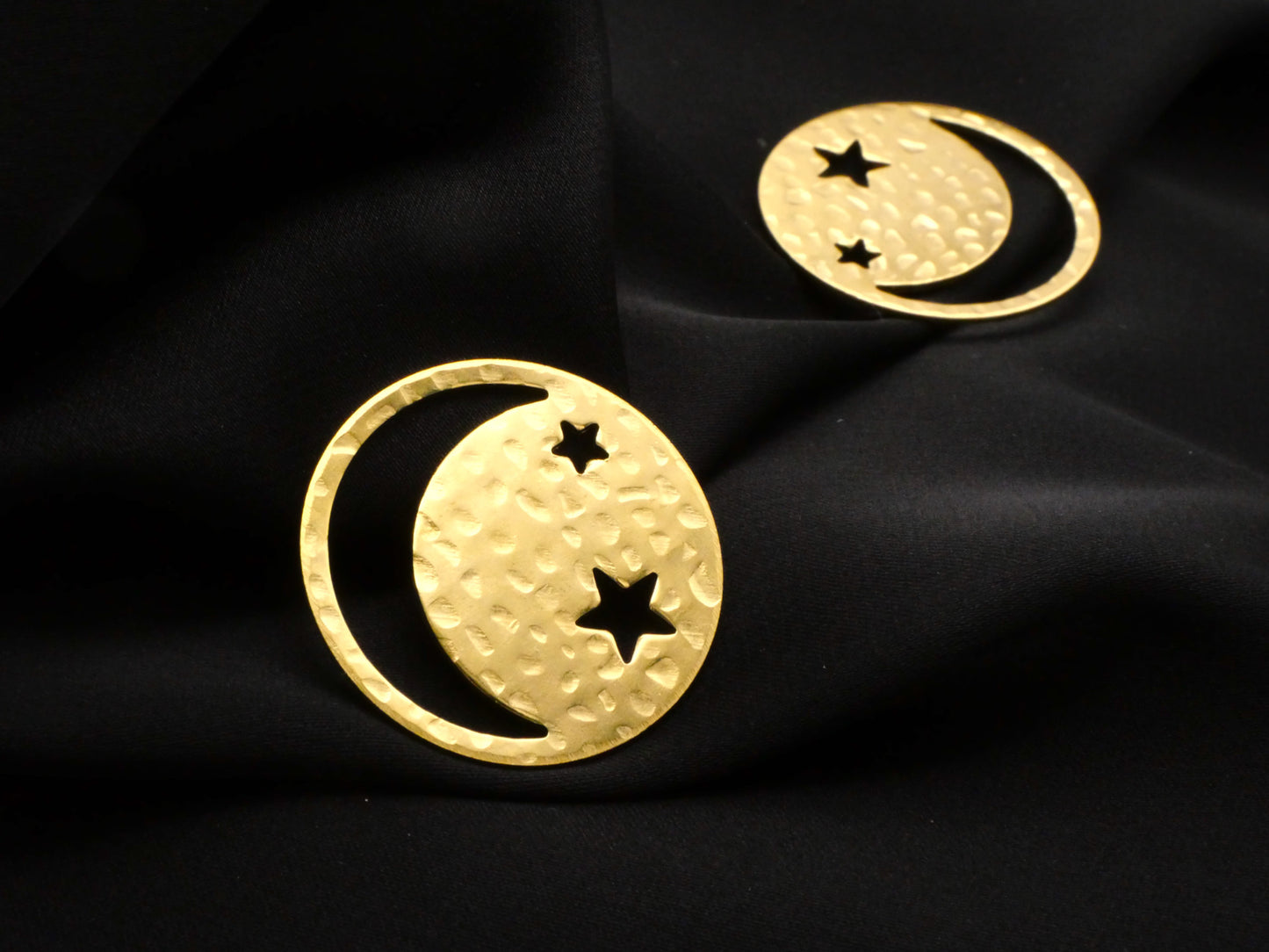 Hammered Brass Crescent Moon Stars Button 25mm