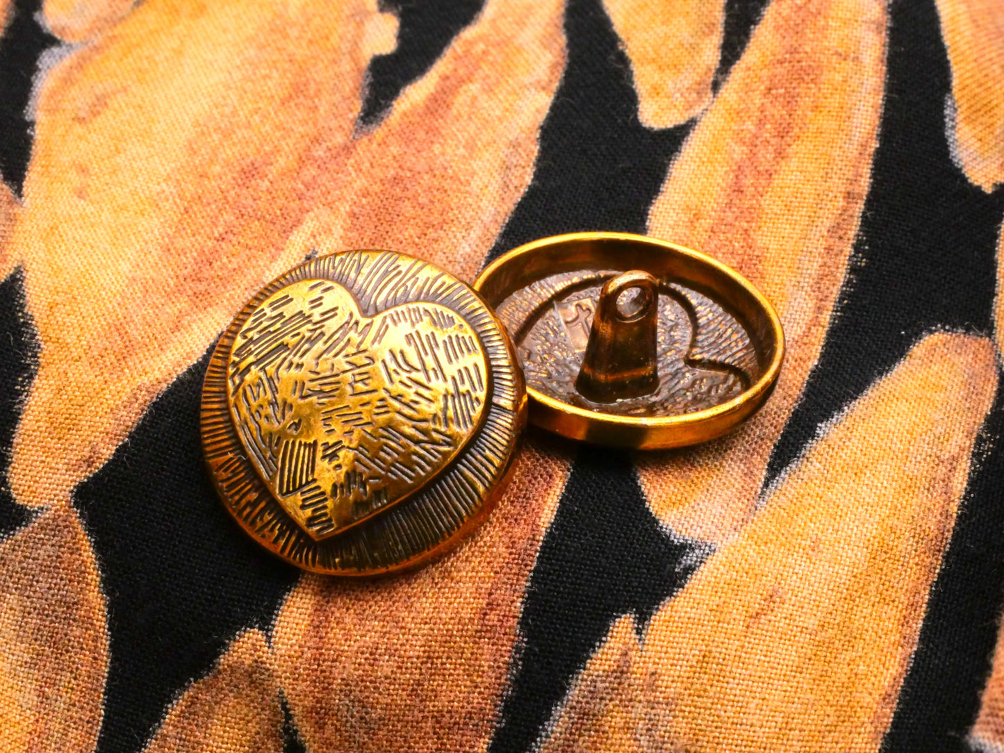 Etched Heart Bronze Colored Metal Button 23mm