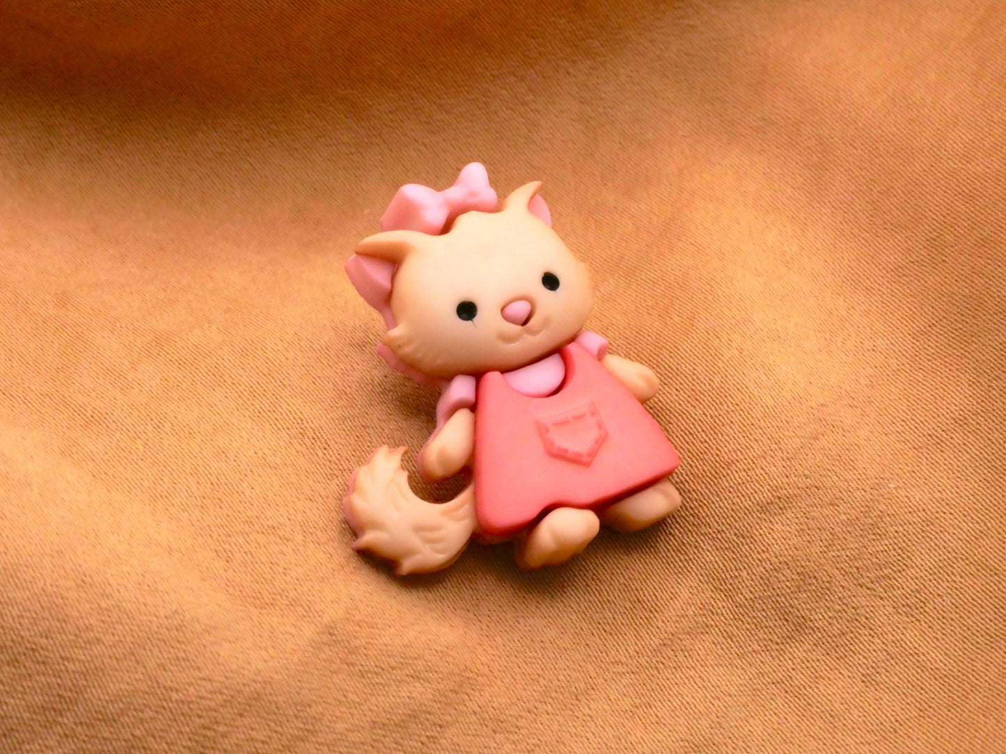 Kitty Cat Pink Dress Bow Plastic Button 23x26mm