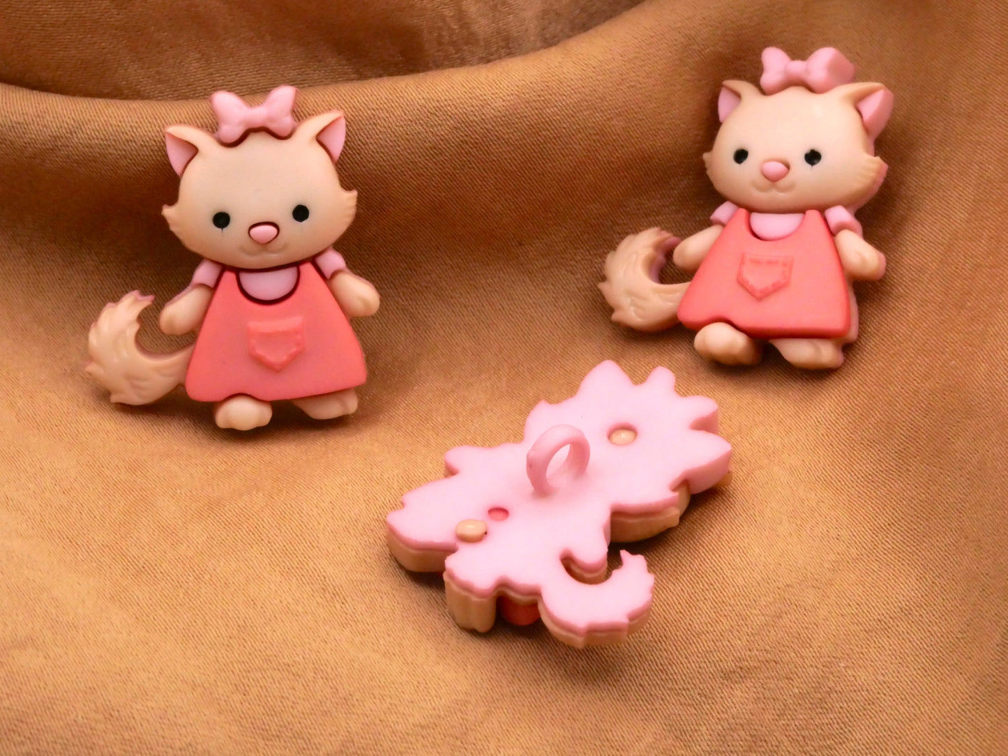 Kitty Cat Pink Dress Bow Plastic Button 23x26mm