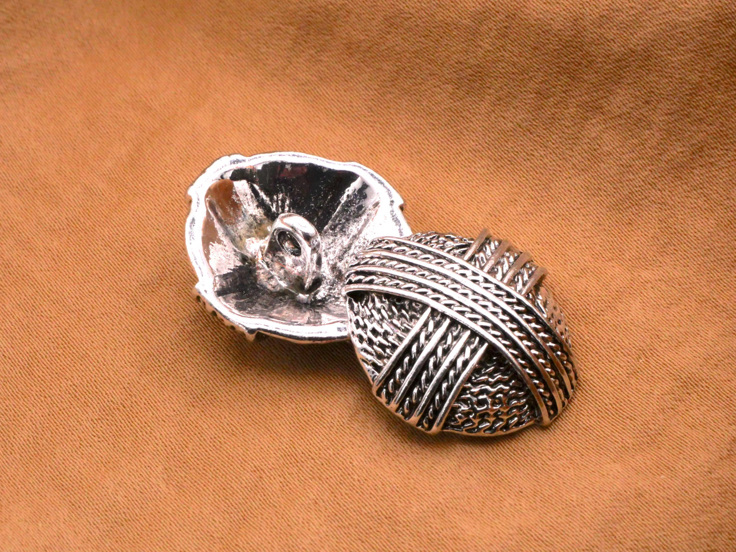 Sailor Knot Monkeys Fist Silver Metal Texture Button 21x22mm