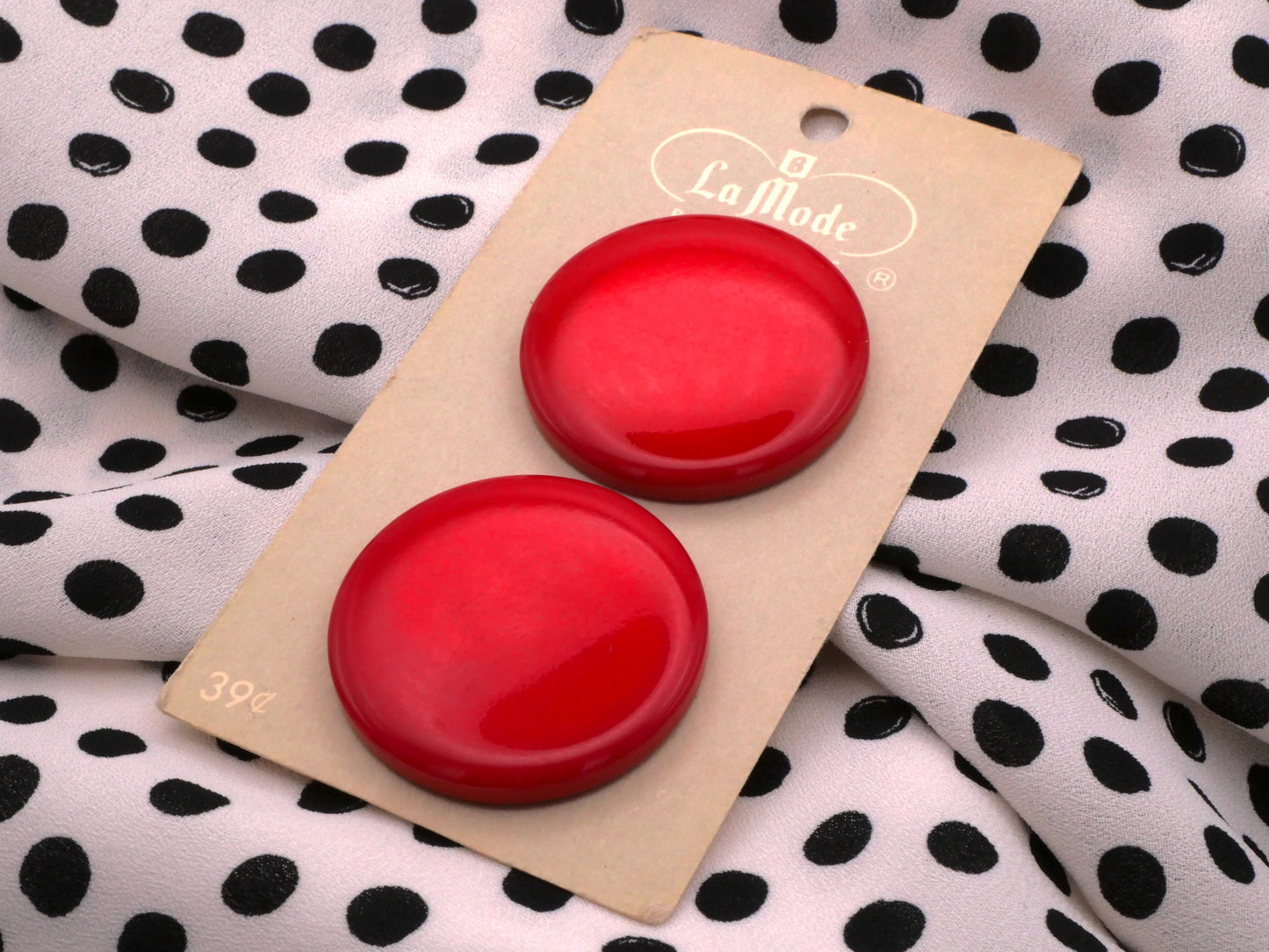 Carded Red Vintage La Mode Large Buttons 33mm