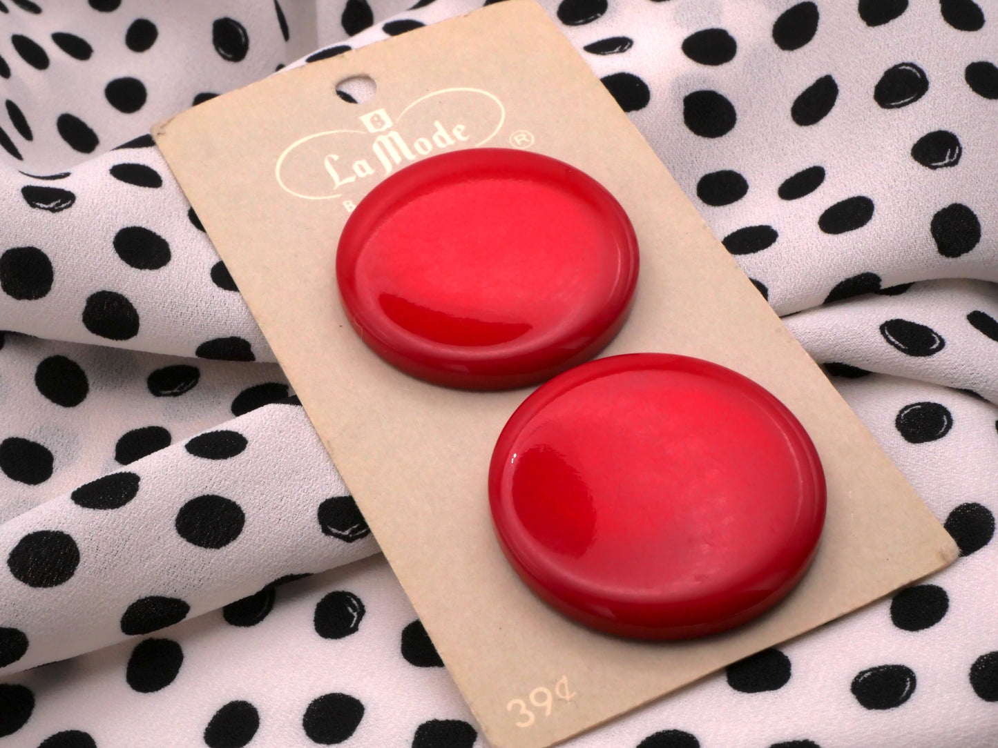 Carded Red Vintage La Mode Large Buttons 33mm