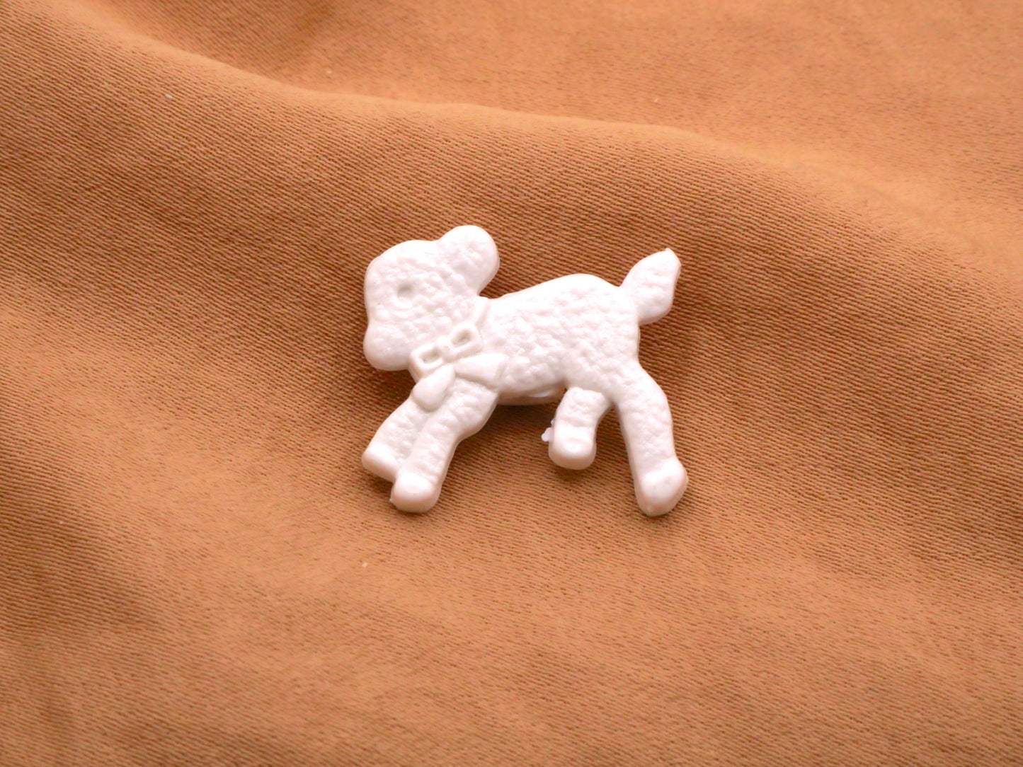 Lamb Sheep Plastic Shank Button 17x19mm