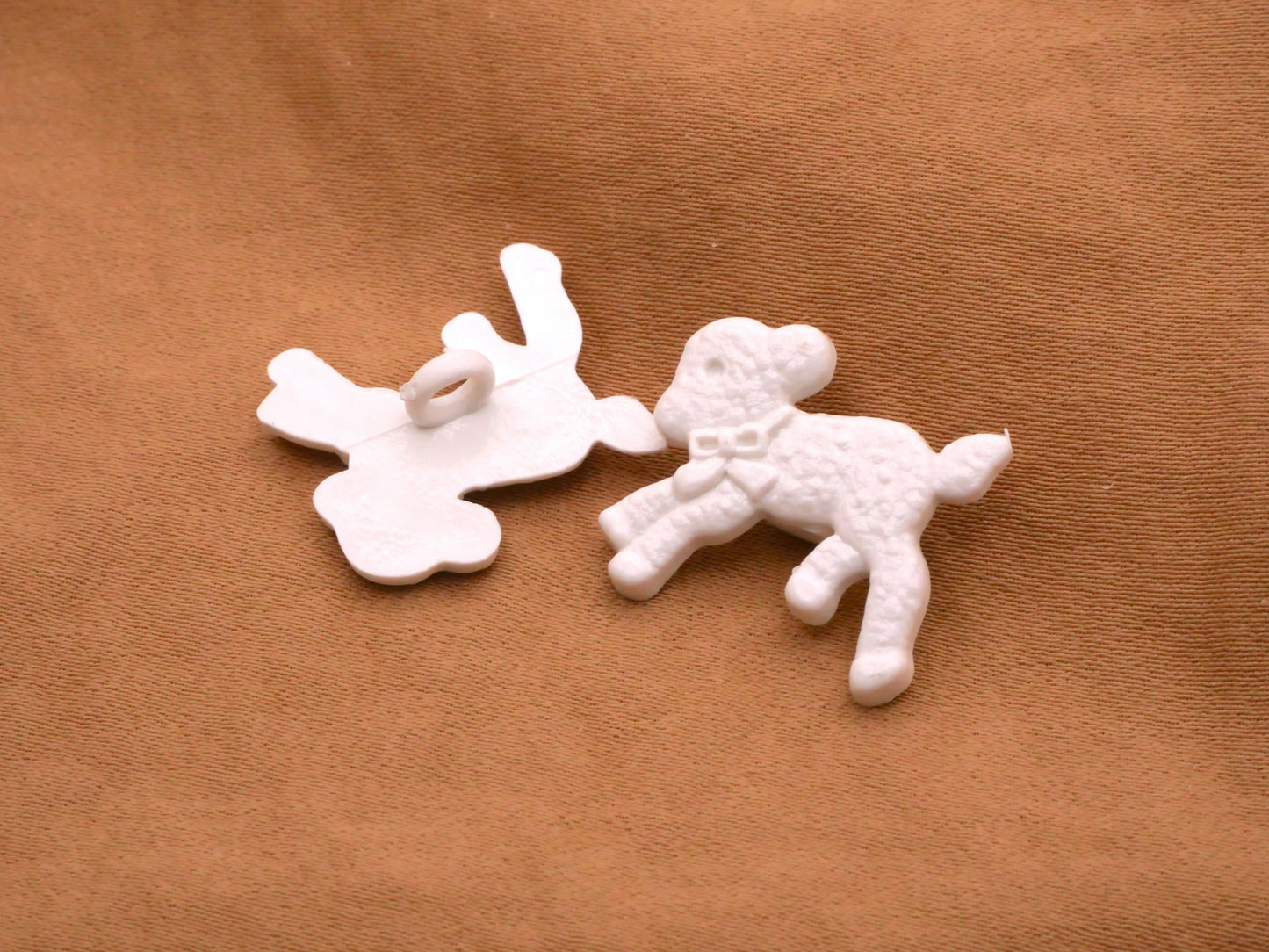 Lamb Sheep Plastic Shank Button 17x19mm