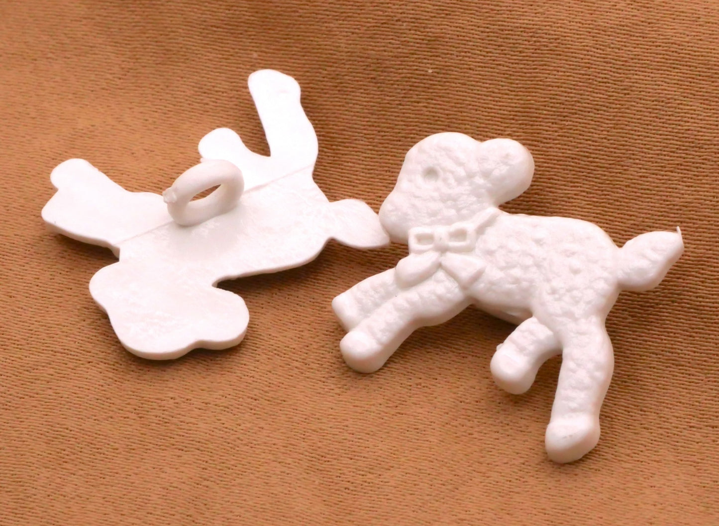 Lamb Sheep Plastic Shank Button 17x19mm