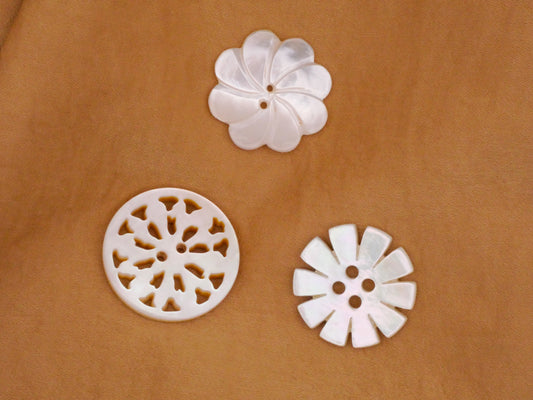 Mother of Pearl Flowers Set of Three 23-25mm