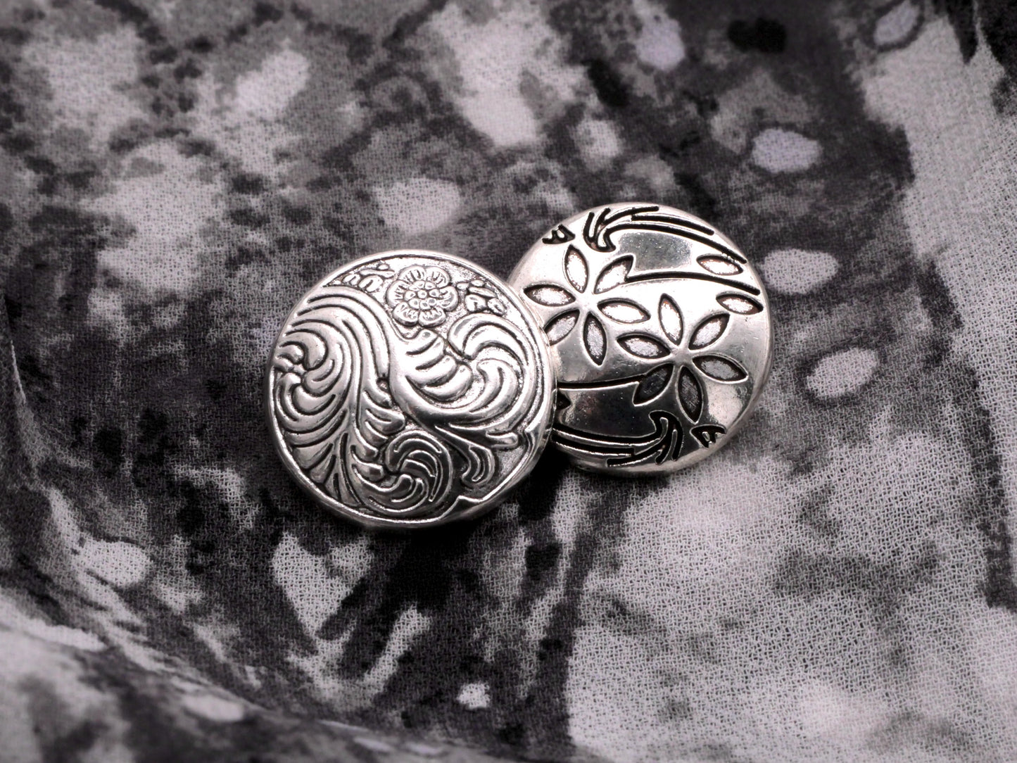 Metal Scrolls Flowers Cutout Designs Set of Five Buttons 17mm