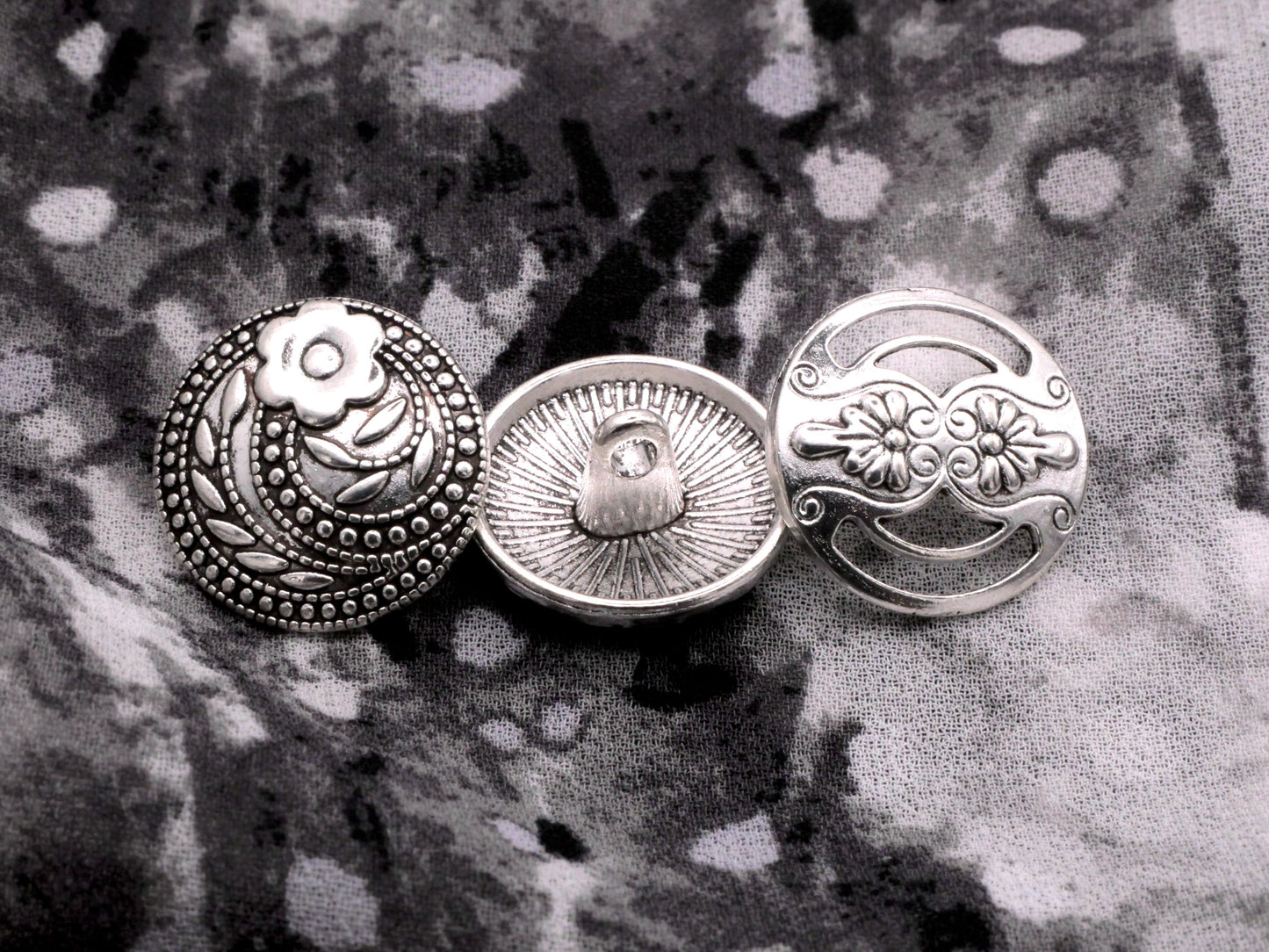 Metal Scrolls Flowers Cutout Designs Set of Five Buttons 17mm