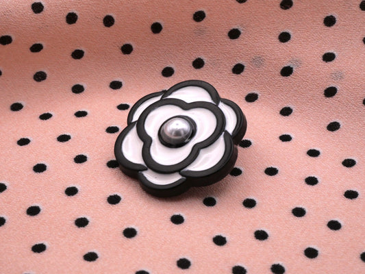 Mod Flowers Black White with Pearl 22mm