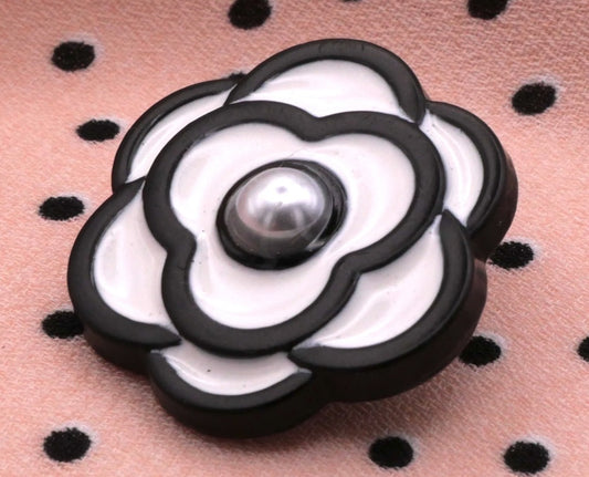 Mod Flowers Black White with Pearl 22mm