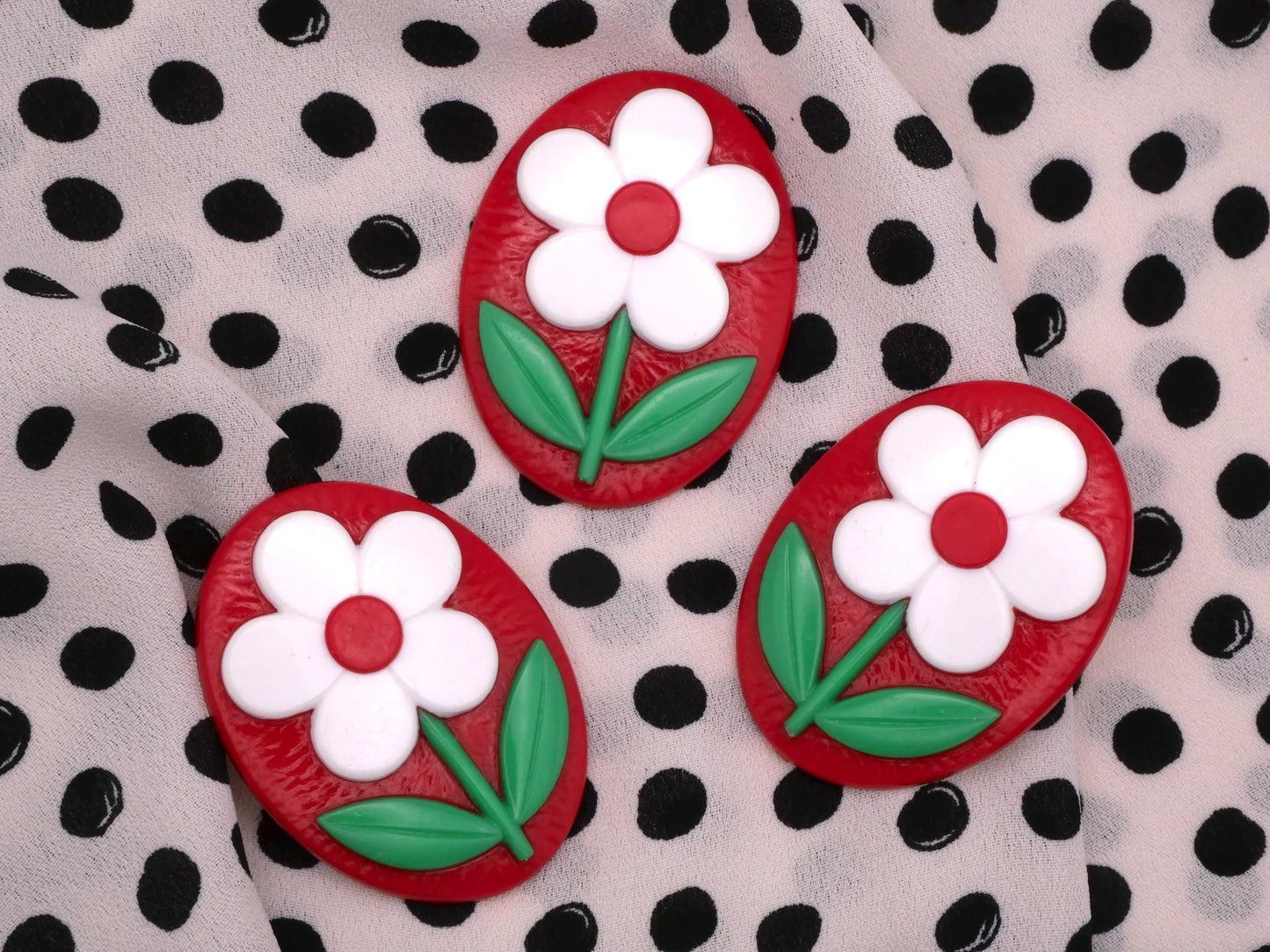 Mod Daisy Flower Red White Green Large Button 30x40mm