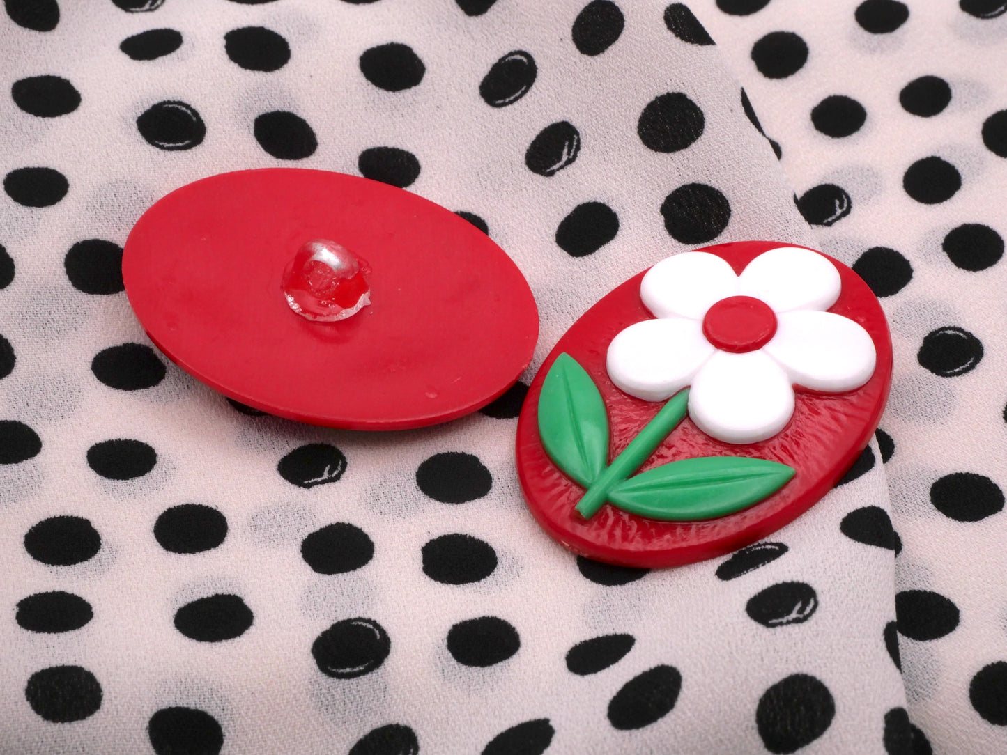 Mod Daisy Flower Red White Green Large Button 30x40mm